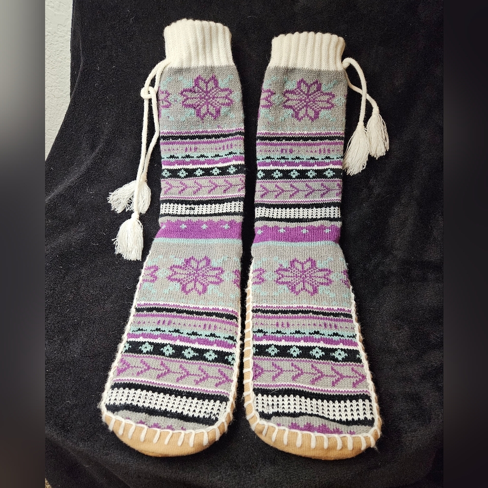 Cozy Knit Patterned Slipper Socks. Muk Luks l/xl